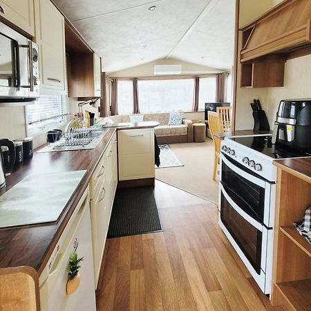 Lakeside Cotswold Holiday Home Cirencester Exteriör bild