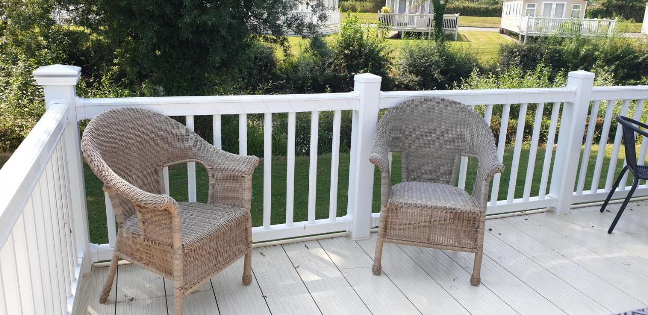 Lakeside Cotswold Holiday Home Cirencester Exteriör bild