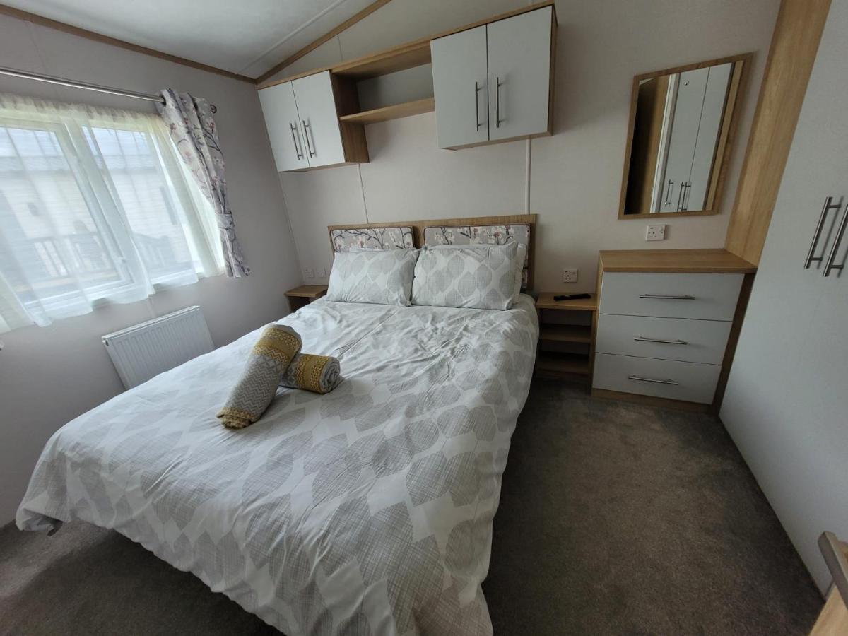 Lakeside Cotswold Holiday Home Cirencester Exteriör bild