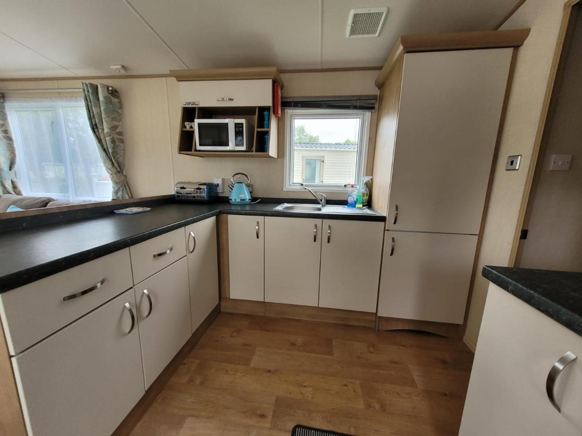 Lakeside Cotswold Holiday Home Cirencester Exteriör bild