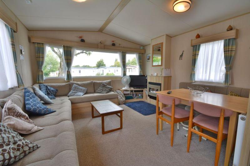 Lakeside Cotswold Holiday Home Cirencester Exteriör bild