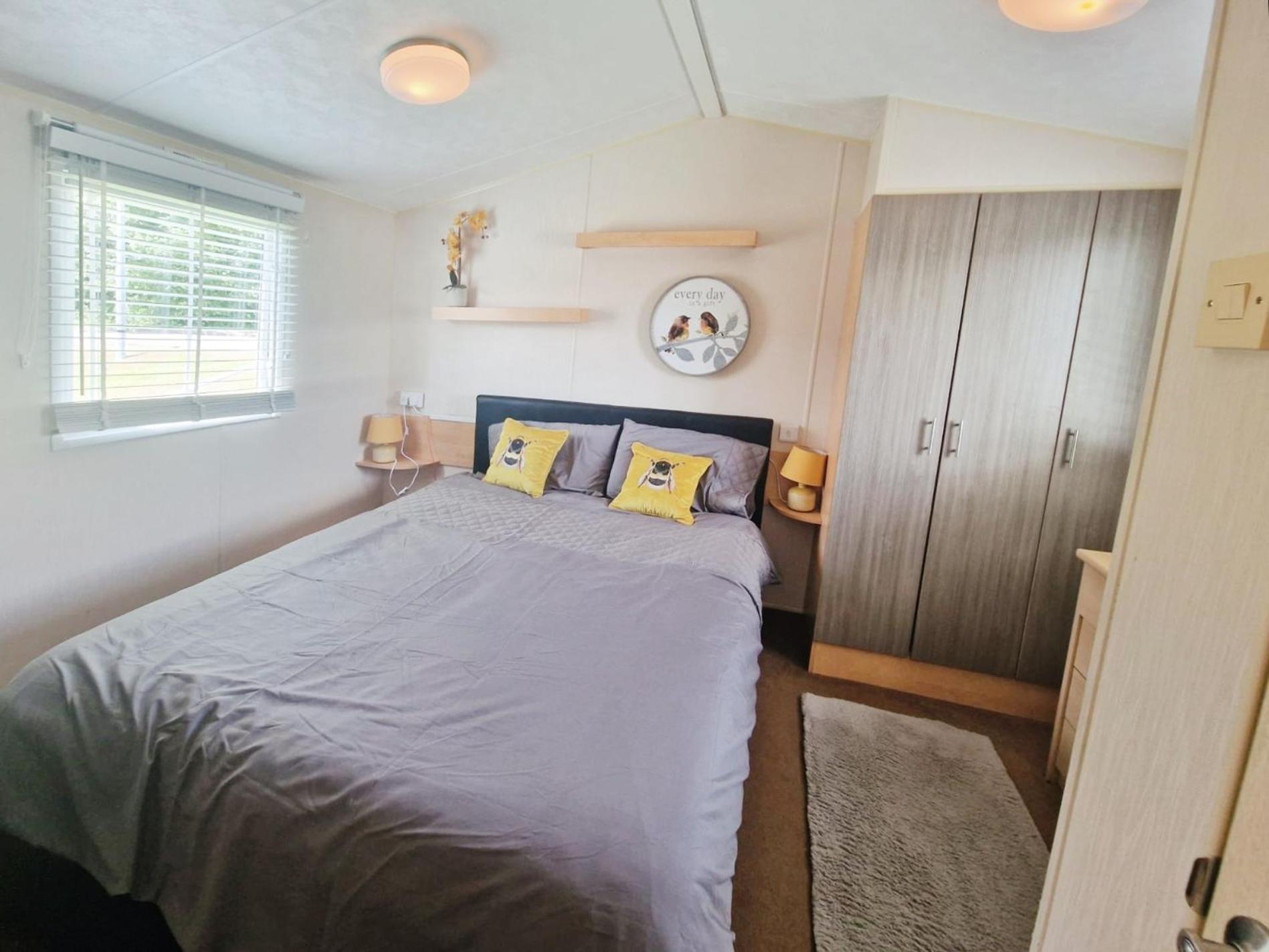 Lakeside Cotswold Holiday Home Cirencester Exteriör bild