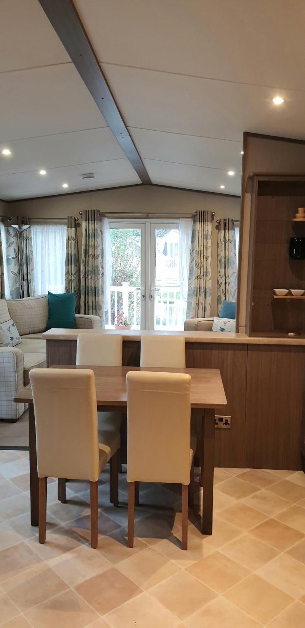 Lakeside Cotswold Holiday Home Cirencester Rum bild