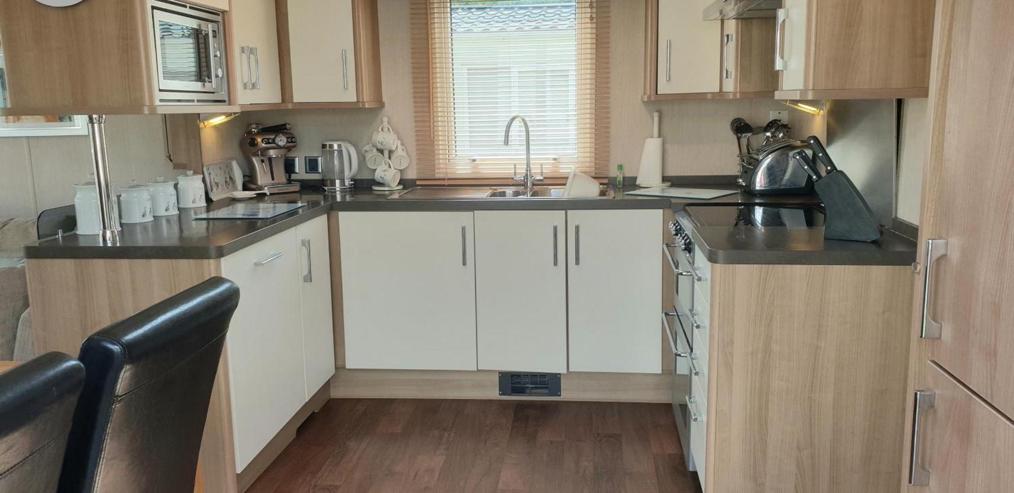 Lakeside Cotswold Holiday Home Cirencester Rum bild